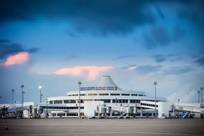 Antalya Antalya Havalimanı Dış Hatlar (AYT)